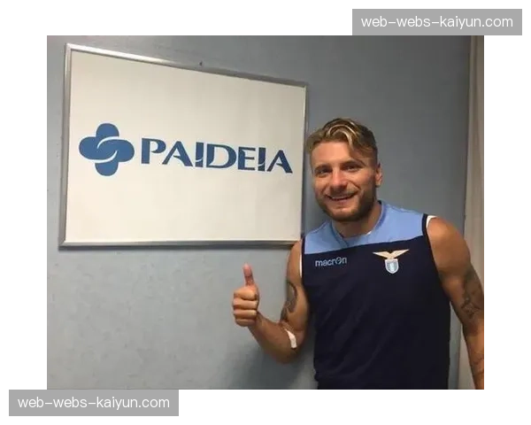 特写：前意甲金靴因莫比莱回归拉齐奥训练基地指导青训球员